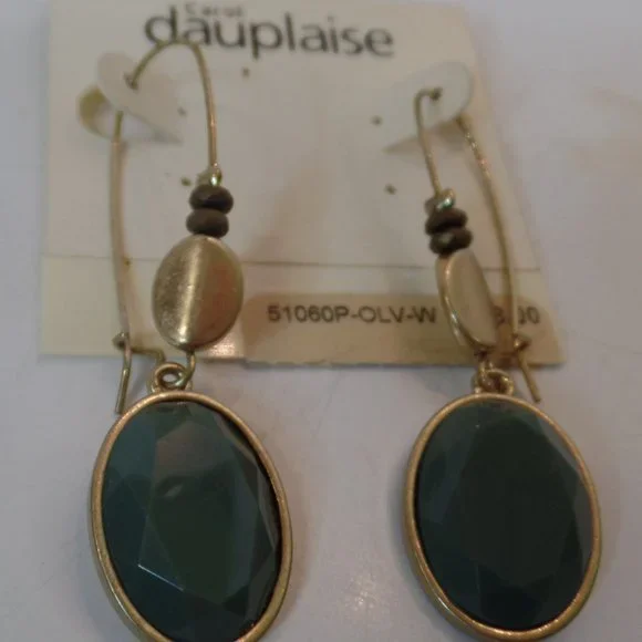 Carol Dauplaise NEW Ear Rings On Card Green Faux Stones Goldtone Hardware - Picture 2 of 7